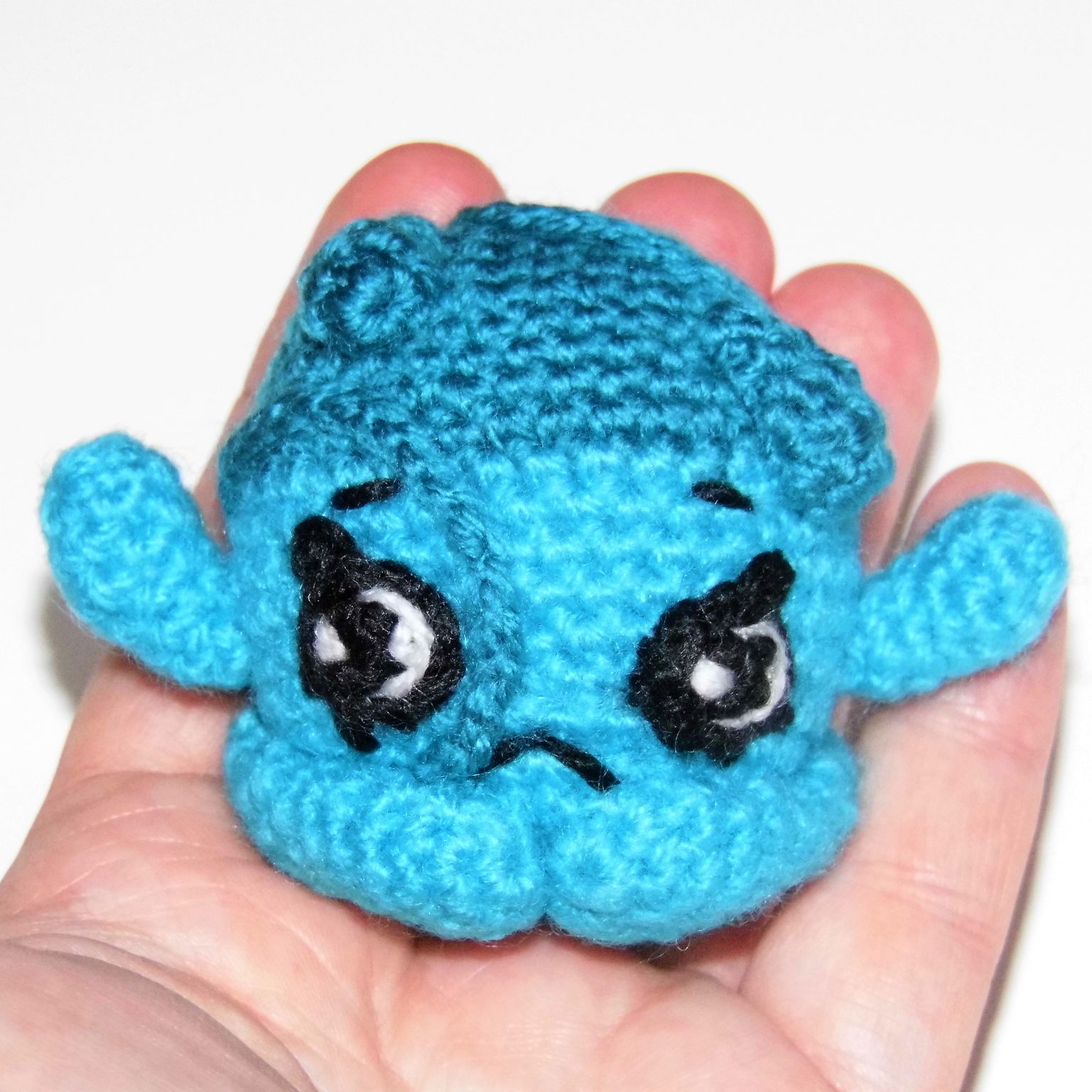 Dennis Ball (Shopkins) amigurumi pattern