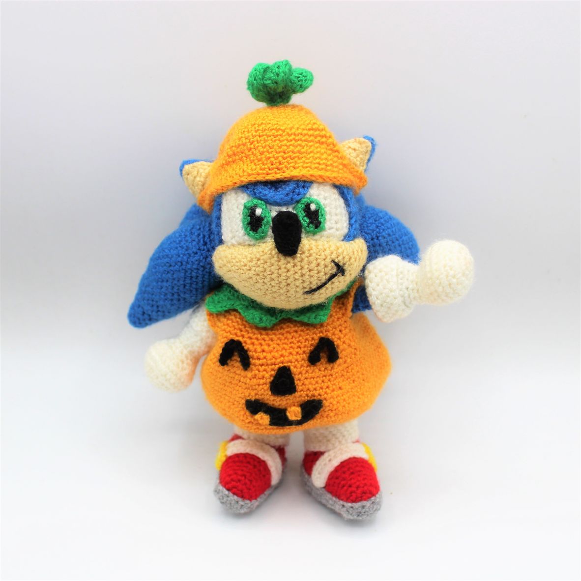 Sonic's Pumpkin Costume amigurumi pattern