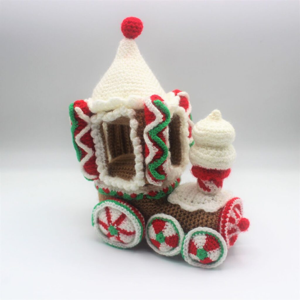 Gingerbread Train Amigurumi Pattern Sue os Blanditos gingerbread-train-amigurumi-pattern-sue-os-blanditos