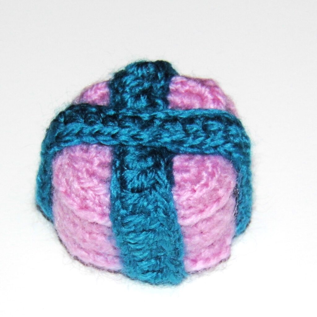 Gift box Amigurumi pattern