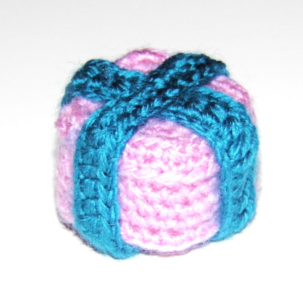 Gift box Amigurumi pattern